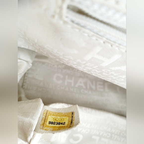 Chanel Cream Knit Canvas & Leather Shoulder Bag - Picture 9 of 12